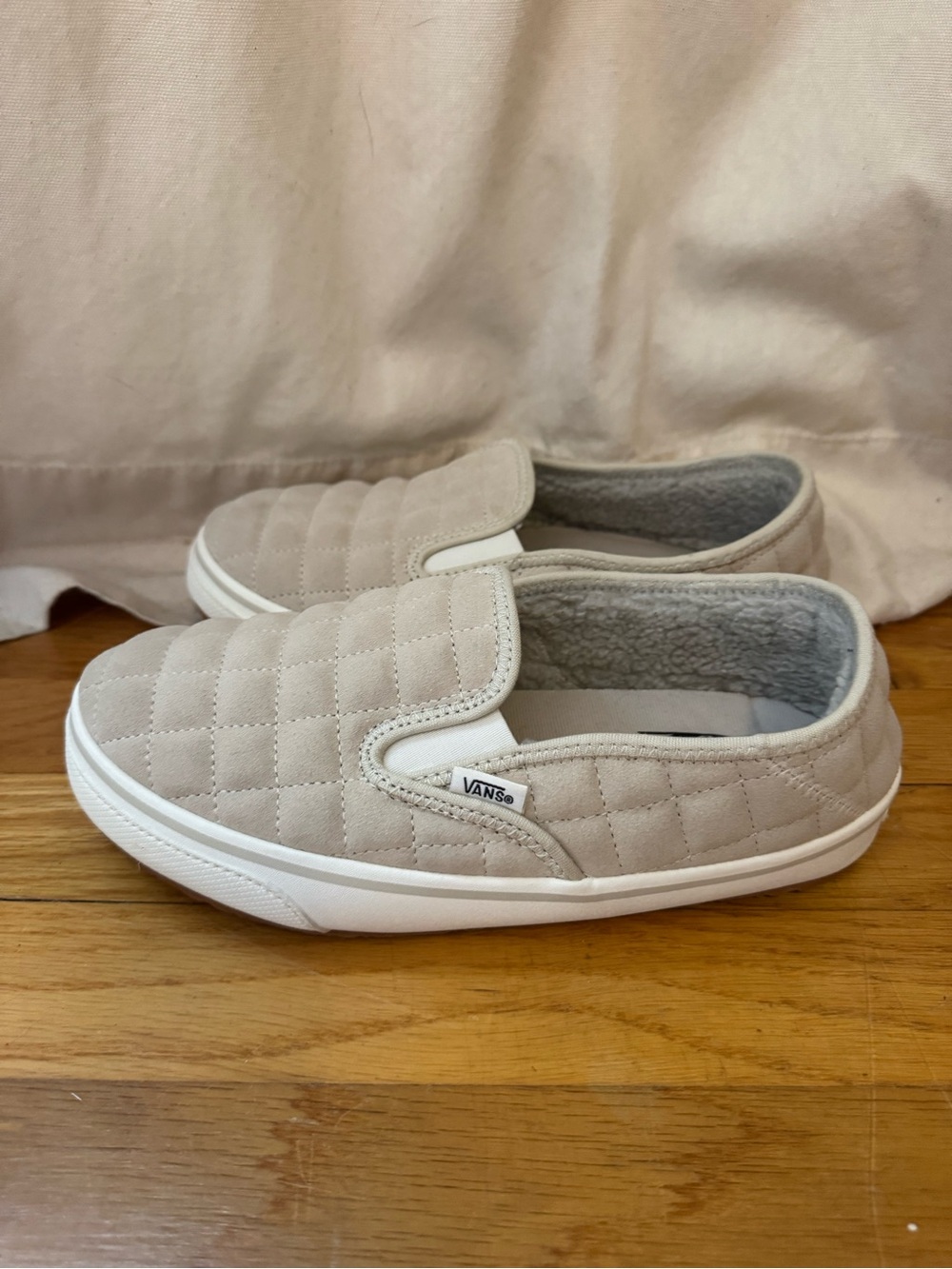 Vans Kids Quilted ULTRACUSH slippers - like new